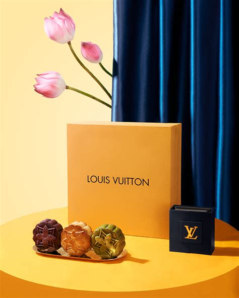 LOUIS VUITTON Moon Cake Unboxing 路易威登中秋月餅禮盒開 .